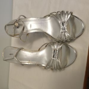 Women's silver heels size 8 1/2